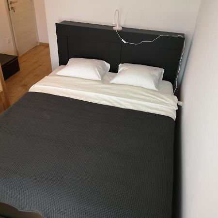 Mega Hostel คาปรินา ภายนอก รูปภาพ