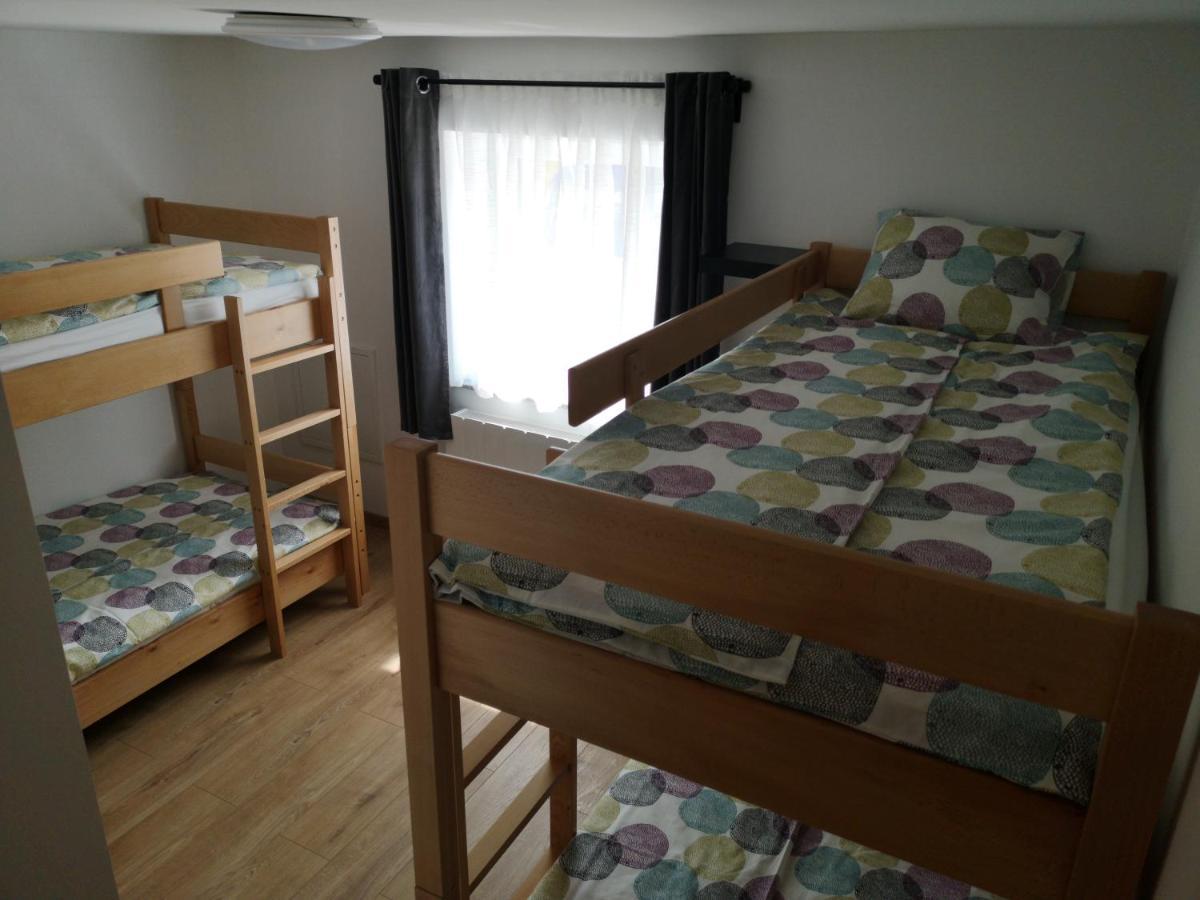 Mega Hostel คาปรินา ภายนอก รูปภาพ