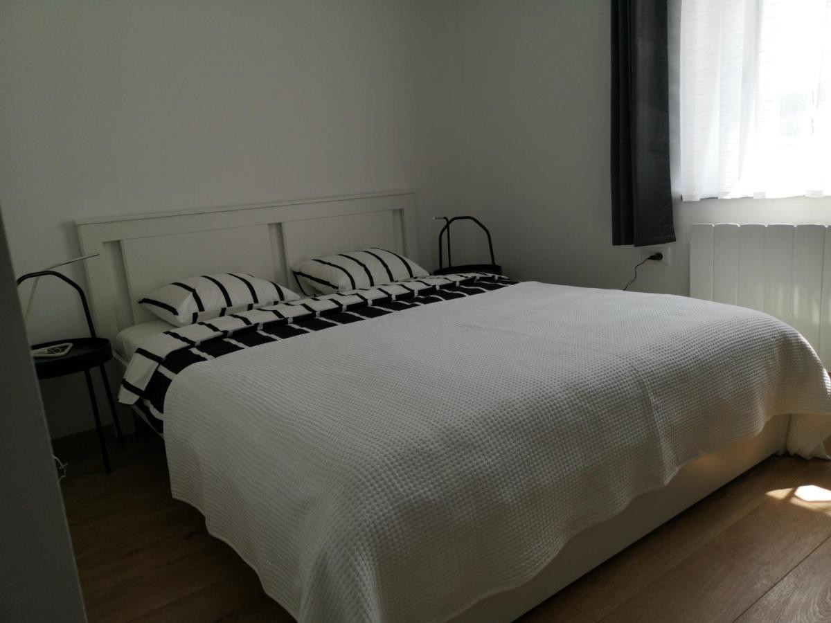 Mega Hostel คาปรินา ภายนอก รูปภาพ