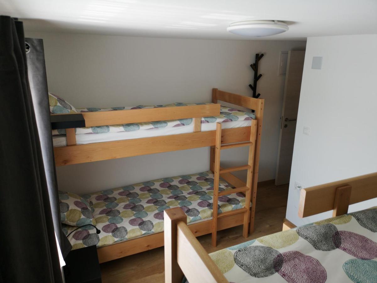 Mega Hostel คาปรินา ภายนอก รูปภาพ